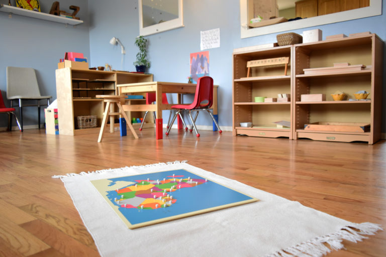 Lee más sobre el artículo Pedagogías basadas en el desarrollo del pensamiento – Escuela Montessori